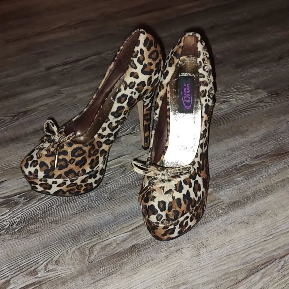 Yoki  leapard print   bow  sexy pole night out heels Sz 8.5